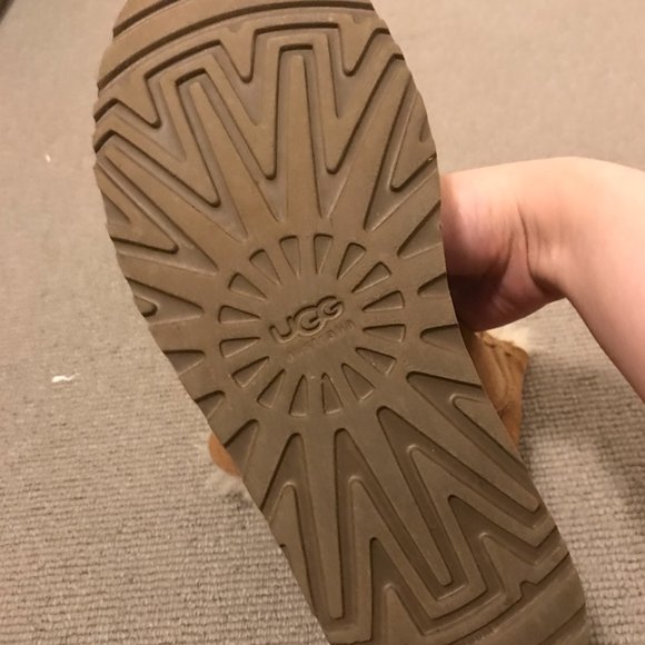 UGG Bailey Button Boot - Picture 6 of 9